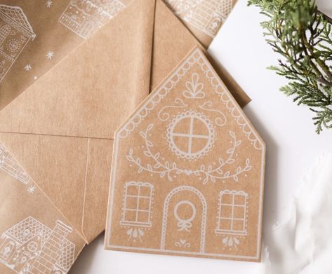 Card Gingerbread House, Christmas Post Cards Ideas, Christmas Card House, Gingerbread House Christmas Card, Diy Gingerbread House Decorations Ideas, Gingerbread Christmas Card, Gingerbread House Wrapping, Cardboard Gingerbread Houses, Gingerbread House Cards