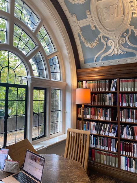 Cambridge Library Aesthetic, Newnham College Cambridge, Cambridge Newnham, Middle Class Aesthetic, Cambridge University Aesthetic, Light Academia Study, Library Study Aesthetic, Light Academia School, Light Academia Library