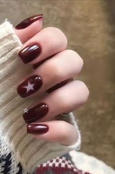 Dark Red Nails Short Design, Dark Red Acrylic Nails Designs Ideas, Easy Star Nail Art, Nail Ideas Dark Red, Dark Red Star Nails, Red Nails Y2k, Y2k Nails Red, Simple Y2k Nails, Dark Red Nail Ideas