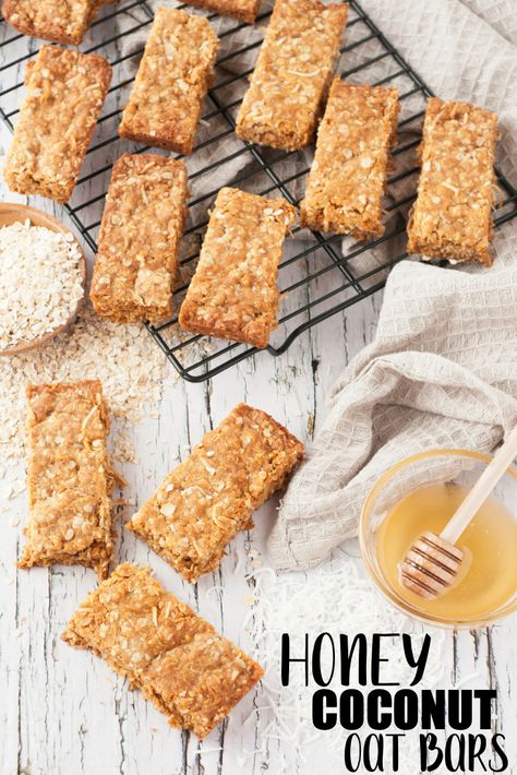 Whip up these delicious Honey Coconut Oat Bars in 30 minutes for an on-the-go summer snack. They are also great for school lunches or a perfect grab and go snack for after school. #Recipe #Homemade Coconut Oat Bars, Homestead Breakfast, Oat Bar Recipes, Oatmeal Protein, Oat Recipes, Healthy Bars, Food Program, Square Recipes, Granola Bar