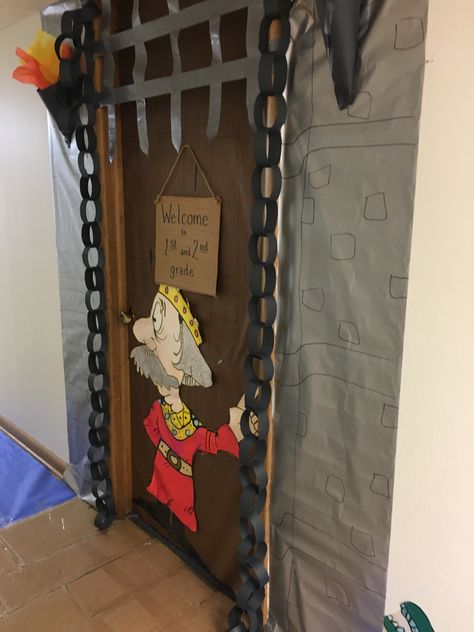 Royal Court Classroom Decor, Viking Door Decorations, Medieval Classroom, Castle Theme Classroom, Castle School, Medieval Door, Library School, Castle Doors, Royal Theme