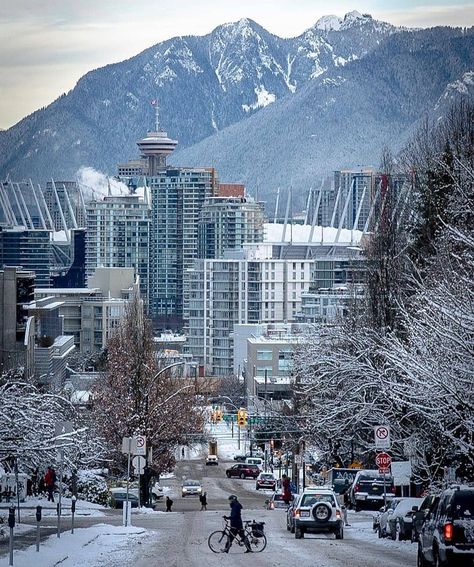 Beautiful Vancouver covered with snow. What a great picture!!! . . . Photo b Vancouver Aesthetic Winter, Vancouver Canada Winter, Winter Vancouver, Vancouver Aesthetic, Vancouver Suburbs, Vancouver Canada Photography, Vancouver Nature, Snowy Vancouver, Vancouver Winter