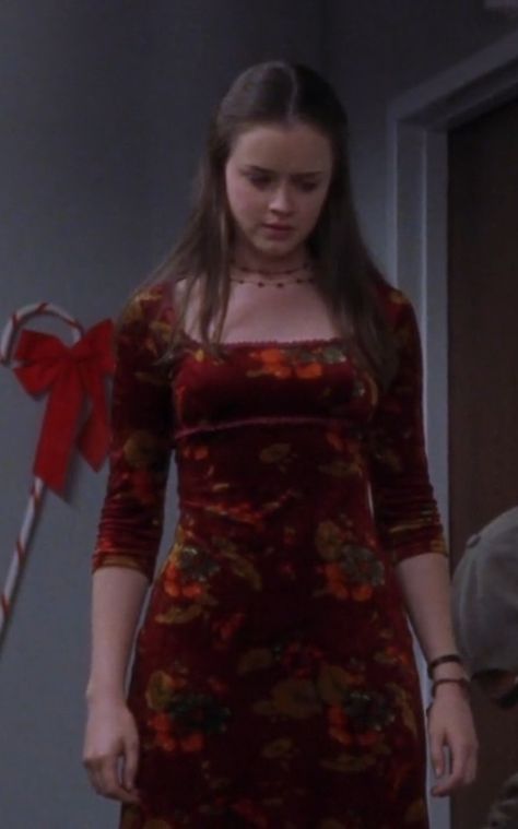 rory gilmore red christmas outfit Gilmore Girls Christmas, Red Christmas Outfit, Rory Gilmore Style, Gilmore Girls Fashion, Gilmore Girls Outfits, Red Christmas Dress, Tv Show Outfits, Movies Outfit, Dress Aesthetic