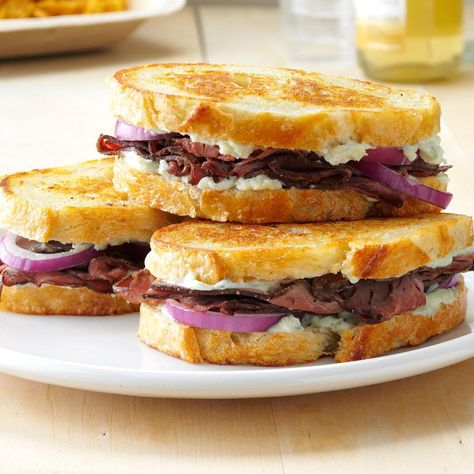 Blue Cheese Sandwich, Ultimate Grilled Cheese, Summer Sandwiches, Cheese Sandwich Recipes, Roast Beef Sandwiches, Grilled Cheese Recipes, Recipes Delicious, Grilled Beef, Beef Sandwich