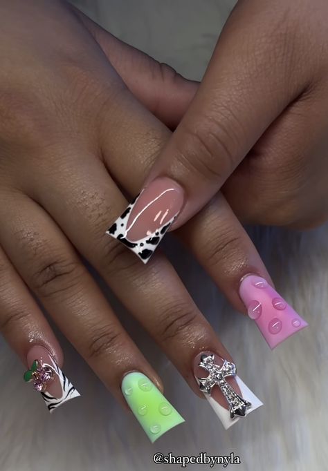 Duck Short Nails, Freestyle Duck Nails, Medium Freestyle Nails, Medium Duck Nails, Short Freestyle Nails, Neon Acrylic Nails, Acrylic Nail Set, Pink Ombre Nails, Hard Nails