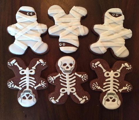 Gingerbread Halloween, Halloween Sugar Cookies Decorated, Cookies Halloween, Dulces Halloween, Halloween Cookies Decorated, Halloween Sugar Cookies, Halloween Baking, Sugar Cookie Designs, Halloween Goodies