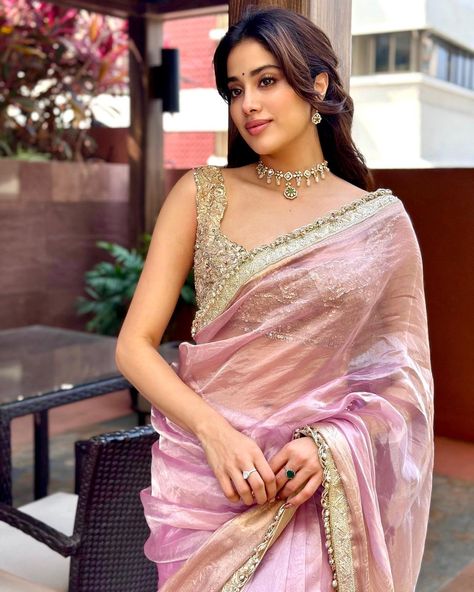 Clothes Cupboard, Jahnvi Kapoor, Sunset Captions, Wedding Fits, Reception Outfits, Fashionable Saree, Saree Ideas, Simple Saree Designs, India Wedding