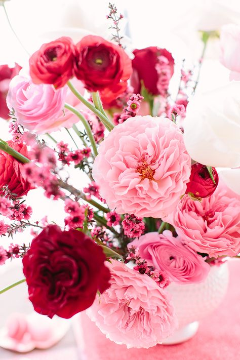 galentine's day party inspo Spring Reception, Flowers Arrangements, Pink And Red, Pink Lips, Love Flowers, Pretty Flowers, San Valentino, Red Flowers, Pink Red