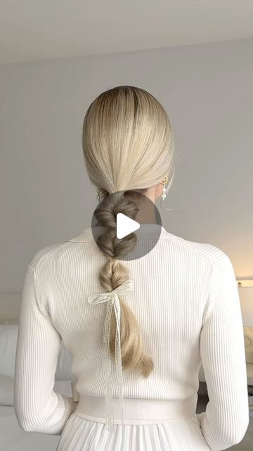 French Braid Your Own Hair, Easy Braided Hairstyle, Alex Gaboury, Braid Your Own Hair, How To French Braid, Trace A, Braiding Your Own Hair, Braided Hairstyle, Hairstyles For Medium Length Hair Easy