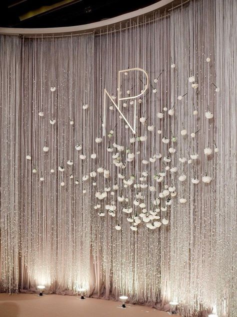 Elegant Backdrop Ideas, Wedding Backdrop Lights, Elegant Backdrop, Wedding Background Decoration, Minimalist Wedding Decor, Flower Walls, Wedding Stage Design, Dream Wedding Decorations, White Wedding Theme