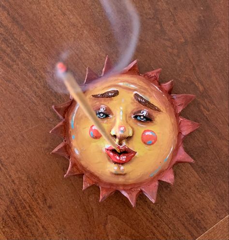 Sun Ceramics, Clay Face Ashtray, Sun Sculpture Clay, Ceramic Sun Face, Ceramic Moon Face, Clay Faces, How To Make Clay, Diy Workshop, Beads Bracelet Design