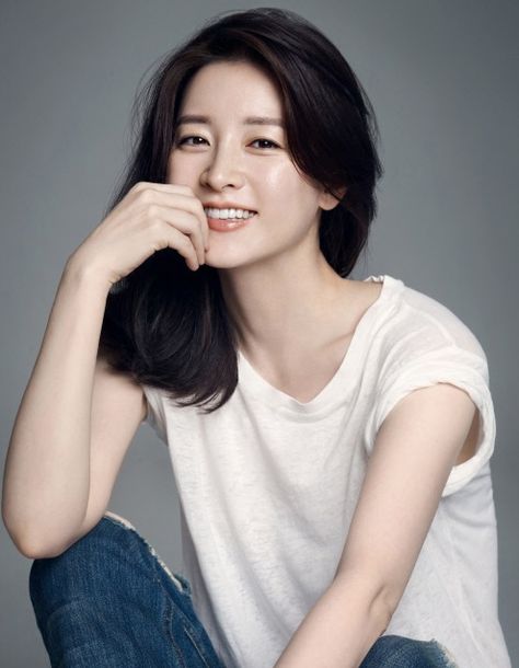 Lee Young Ae Korean Photography, Asian Haircut, Lee Young, Female Profile, Shot Hair Styles, Korean Actresses, Korean Celebrities, Korean Beauty, Asian Beauty