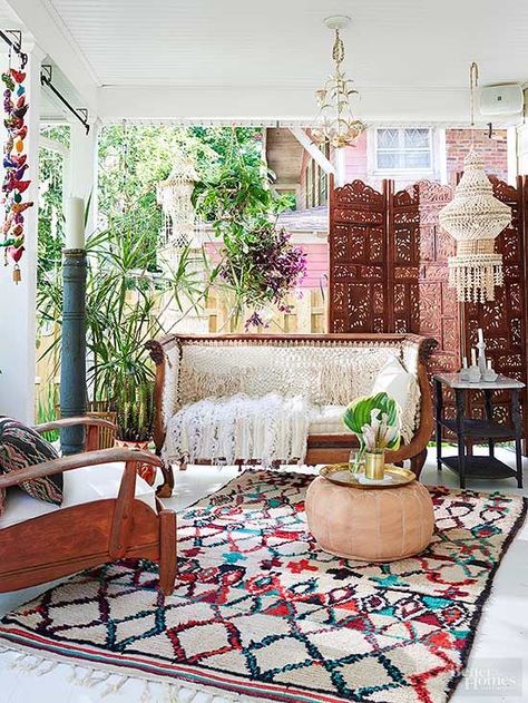 Create a vision for your own boho-chic home by checking out these truly stunning spaces that incorporate casual color and laid-back decor elements. What Is Boho Style, Bohemian Porch, What Is Boho, Boho Style Furniture, Bohemian Style Living Room, Bohemian Style Living, Bohemian Style Home, Porch Design Ideas, Moroccan Theme