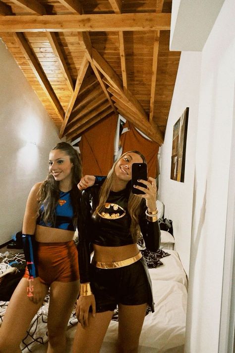 25 Easy Duo Halloween Costumes You Have To Recreate! - The Fashionable One Batman Costume Ideas For Women, Cute Batman Costume For Women, Women’s Superhero Halloween Costume, Womens Batman Costume, Womens Superhero Costumes, Woman Batman Costume, Cute Batman Costume, Superhero Halloween Costumes For Women, Women Superhero Costumes