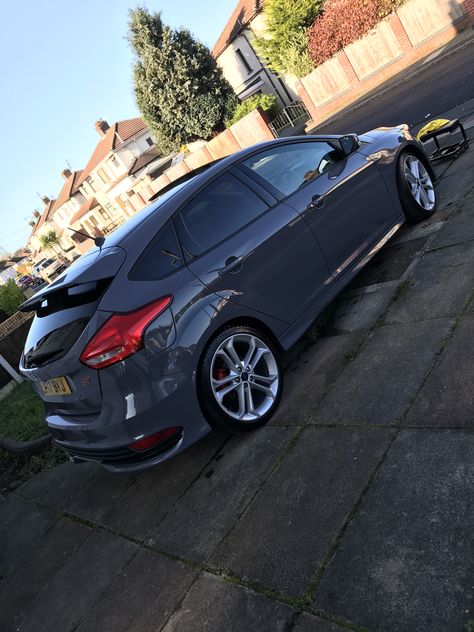 Ford Fiesta Modified, Ford Focus Mk3, Ford St, Dibujos Tattoo, Ford Focus St, Car Stuff, Ford Focus, Nissan, Bmw Car