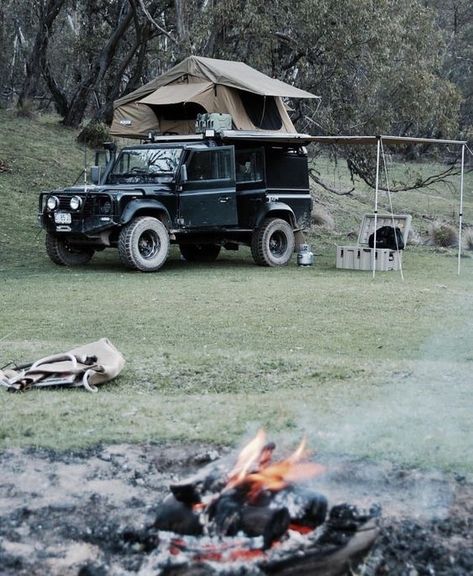 Land Rover Defender Expedition, Land Rover Defender Camping, Land Rover Camping, Land Defender, Defender Td5, Defender Camper, Adventure Car, Roof Tent, Adventure Photos