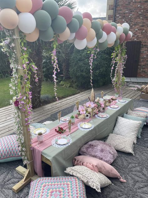 Pretty picnic Birthday Party Ideas | Photo 9 of 21 | Catch My Party Birthday Picnic Setup Ideas, Outdoor Birthday Party Ideas For Kids, Pink Picnic Party, Unique Birthday Themes, Picnic Party Table, Kids Picnic Parties, Picnic Birthday Party Ideas, Kids Gardening Party, Pretty Picnic