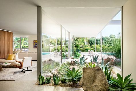 Palm Springs Home by Engberg Design & Development « HomeAdore Palm Springs Interior Design, Palm Springs Interior, Mid Century Palm Springs, Palm Springs Houses, Palm Springs Decor, Palm Springs Mid Century Modern, Palm Springs Architecture, Palm Springs House, Palm Springs Home