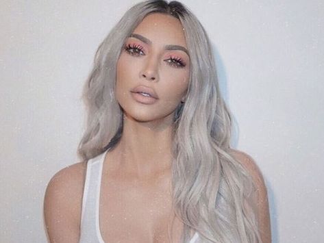 These are the best hair toners we have found! Perfect for maintaining blonde or silver colour! With these hair toners, you'll never have brassy hair again! Toner For Yellow Hair, Kim Kardashian Blonde, Estilo Kim Kardashian, Kim Hair, Kardashian Makeup, Kim Kardashian Makeup, Brassy Hair, Mode Kylie Jenner, Glam Glow