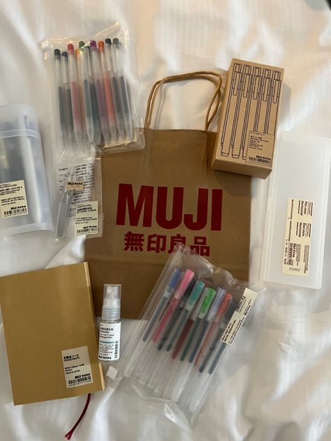 Muji Pens Aesthetic, Muji Stationary, Japanese School Supplies, Muji Stationery, Muji Pens, Studying Stationary, Pretty School Supplies, School Suplies, Organizator Grafic