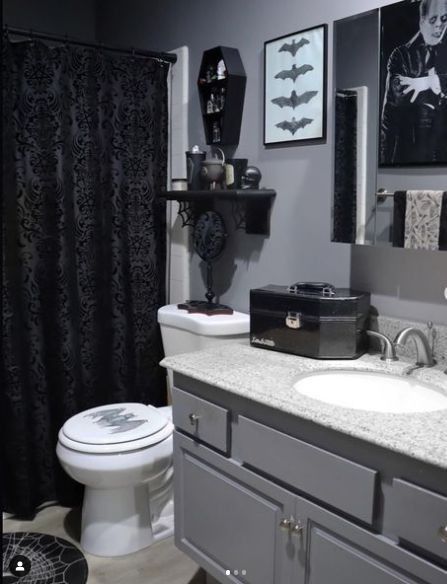 Goth Bathroom Ideas, Modern Goth Home, Gothic Apartment Decor, Gothic Bathroom Ideas, Goth Bathroom, Gothic Bathroom Decor, Spooky Bathroom, Black White Bathroom, Gothic Bathroom