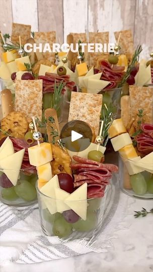 Charcuterie Appetizers, Charcuterie Cups, Party Food Buffet, Charcuterie Inspiration, Party Food Platters, Charcuterie And Cheese Board, Charcuterie Recipes, Shower Food, Snacks Für Party