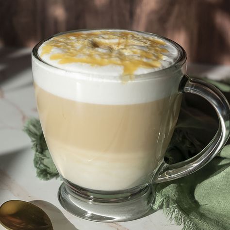 Caramel Macchiato Creamer Recipe, Homemade Caramel Macchiato, Caramel Macchiato Recipe, Macchiato Recipe, Creamer Recipe, Caramel Recipes Sauce, Caramel Latte, Caramel Coffee, Milk Foam