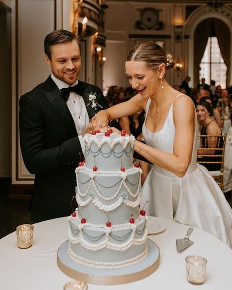 Sweet Heather Anne on Instagram: "We love playful vintage wedding cakes! 🍒 If you love this style too and want to spend a delightful morning playing with piping tips in our cake studio, set a reminder for our Vintage Buttercream Piping Workshop Drop today at noon! We’d love to have you in class!  📷 by @kathydaviesphotography . . . . . #dscolor #dspattern #dsfloral #junebugweddings #marthaweddings #metrodetroitweddings #BHLDNbride #soloverly #bombesquad #cakedecorating #wiltoncakes #weddingcake #stylemepretty #cakesofinstagram #food52 #weddinginspo #sobridaltheory #instacake #theknot #greylikesweddings #marthastewart #vintageweddingcake #cakeart #sugarart #cakegoals #100layercake #weddingchicks #vogueweddings #thecakesofig #greenweddingshoes" Wedding Cake With Piping, Vintage Style Wedding Cake, Piped Wedding Cake, Vintage Wedding Cakes, Cake Colors, One Tier Cake, Buttercream Piping, Bhldn Bride, Vintage Wedding Cake