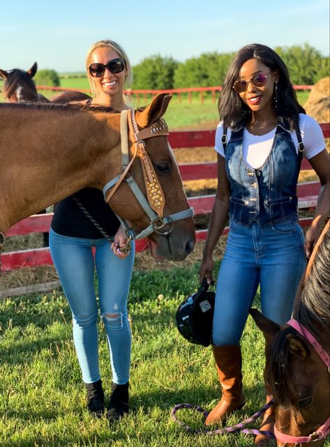 Horseback Riding Outfit Black Women, Horseback Riding Outfit, Horse Back Riding, Riding Outfits, Girl Pony, Outfit Black Women, Horse Riding Outfit, Cute Horse Pictures, Wardrobe Outfits