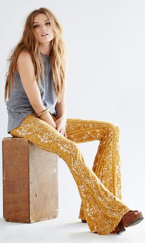 Star Pants, Mode Hippie, Fitting Pants, Estilo Hippie, Yellow Pants, Bell Bottom Pants, Moda Vintage, Hippie Outfits, Mode Inspo