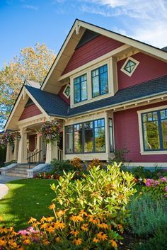 Red House Exterior, Craftsman House Exterior, Craftsman Style Exterior, Craftsman Home Exterior, Exterior Paint Schemes, Best Exterior Paint, Red Houses, House Paint Color Combination, Craftsman Exterior