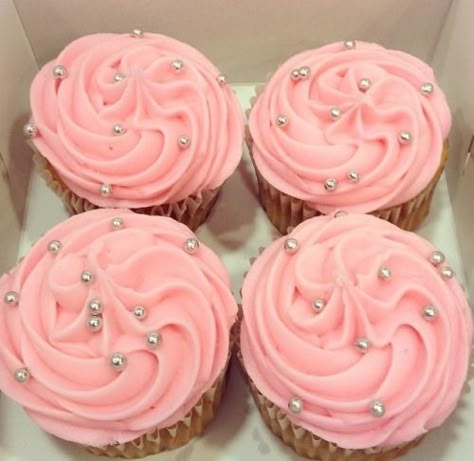 ♡ Pink Cupcakes With Pearls, Pink And Grey Cupcakes, Pink And Silver Dessert Table, Pink And Silver Cupcakes, Light Pink Cupcakes, Pink Snacks, Eat Pretty, Pink Frosting, Candy Sprinkles