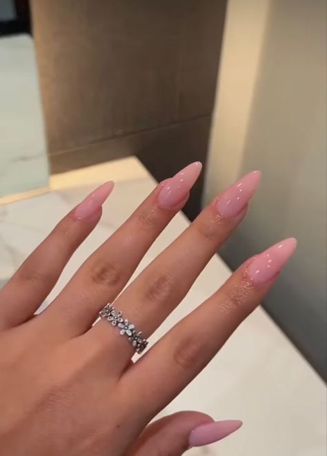 Valentines Nails Long Almond Nails, Nagellack Trends, Classy Acrylic Nails, Almond Acrylic Nails, Soft Nails, Acrylic Nails Coffin Short, Pink Acrylic Nails, Neutral Nails, Square Acrylic Nails