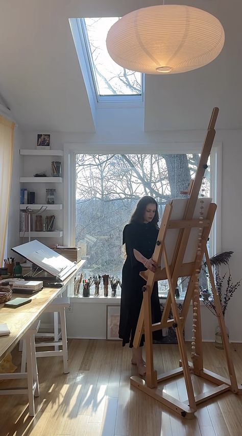 Painting Atelier Studios, Artist Working Space, Art Studio Bench, Art Table Aesthetic, Drafting Table Aesthetic, Art Studio In Home, Attic Art Studio Ideas, Small Art Room Ideas Home, Art Studio Sunroom