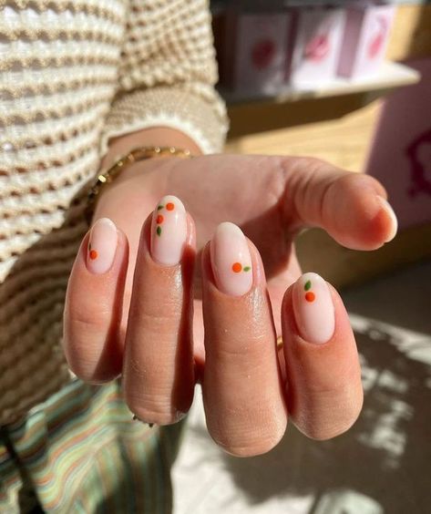 Cottage Core Nails Short, Minimal Short Nail Design, Short Lemon Nails, Nude Summer Nails, Subtle Halloween Nails, European Nails, Spain Nails, Detail Nails, Fruity Nails