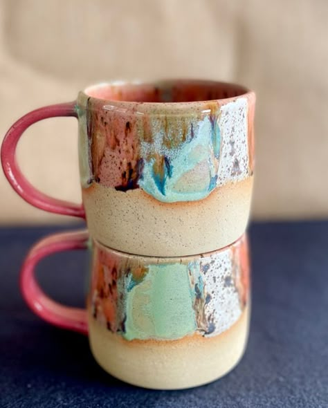 Pink and speckle mugs. Dreamy colourful glaze and pleasing shape. Colour plus ceramics makes me happy. Happy Friday everyone. 🩷… | Instagram Colorful Glaze Pottery, Funky Ceramic Bowls, Glaze Ideas Ceramics, Glaze Ideas, Speckle Glaze, Pottery Inspo, Art Major, Handmade Clay Jewelry, Glaze Paint