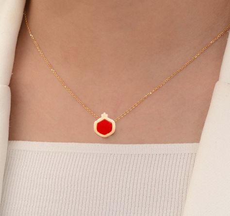 Gold Pomegranate, Minimalist Accessories Jewellery, Handmade Pearl Necklace, Pomegranate Necklace, Pomegranate Jewelry, Minimalism Design, Seashell Jewelry, Handmade Beaded Necklaces, Luxury Necklace