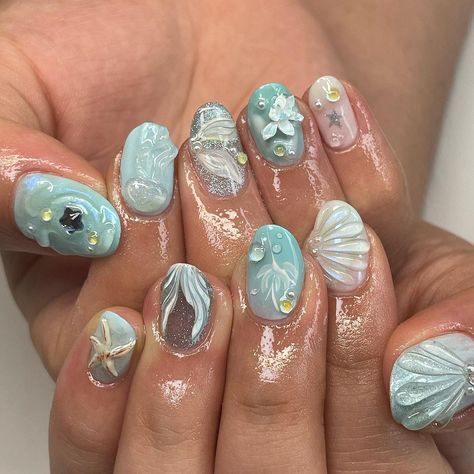 @mochibyhani • Instagram photos and videos Short Mermaid Nails, Mermaid Nails Short, Mermaidcore Nails, Mermaid Nails Design, Starfish Nails, Summer Nail Art Ideas, Ocean Nail, Beachy Nails, May Nails