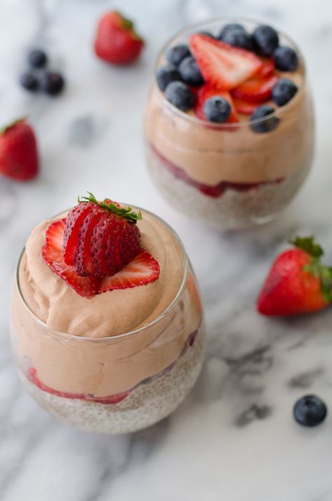 Chia Avocado Pudding, Chia Pudding Chocolate, Protein Chia Pudding, Chocolate Chia Pudding Recipes, Whipped Coconut Cream, Chocolate Breakfast, Chocolate Chia Pudding, Chocolate Smoothie, Vegetarian Snacks