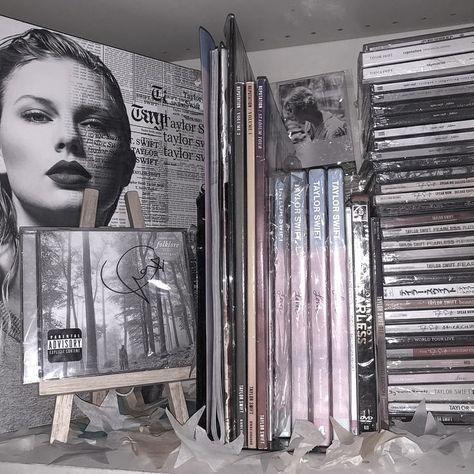 Taylor Swift Core, Taylor Swift Cd, Collection Shelf, Swiftie Aesthetic, Taylor Aesthetic, Taylor Merch, Taylor Swift Merch, Merch Collection, Cd Collection