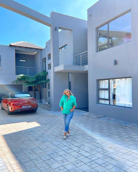 Boity Thulo's R5 million double-storey mansion gives a perfect example of living a heavenly life while on earth. Boity Thulo, River Park, North Park, R5, Blue Sky, This Is Us, London