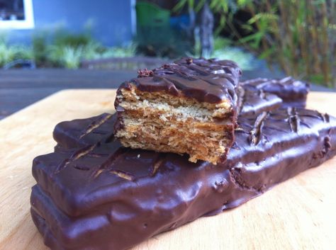 Homemade Vegan Nutty Bars! I am drooling !! Nutty Bars Recipe, Gluten Free Little Debbie, Wheat Free Baking, Nutty Bars, Gluten Free Graham Crackers, Little Debbie, Gluten Free Eating, Got To Be, Chocolate Treats