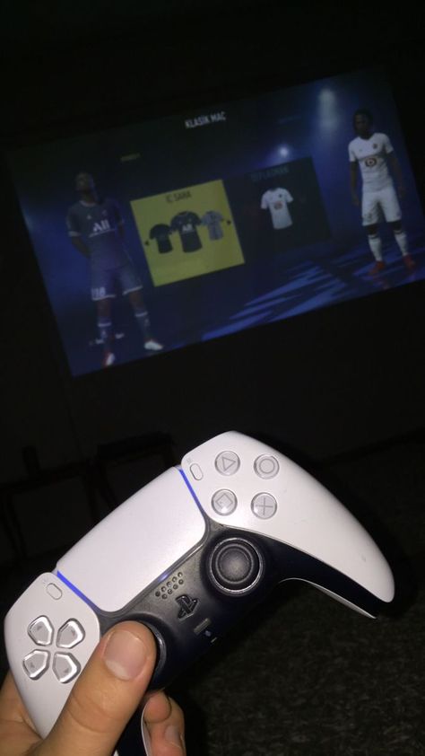 Fifa Playstation Aesthetic, Playing Fifa Aesthetic, Playstation Fake Story Fifa, Ps5 Snapchat Story, Ps5 Fake Story, Playstation Tumblr, Best Video Games, Fifa Online, Fifa 22