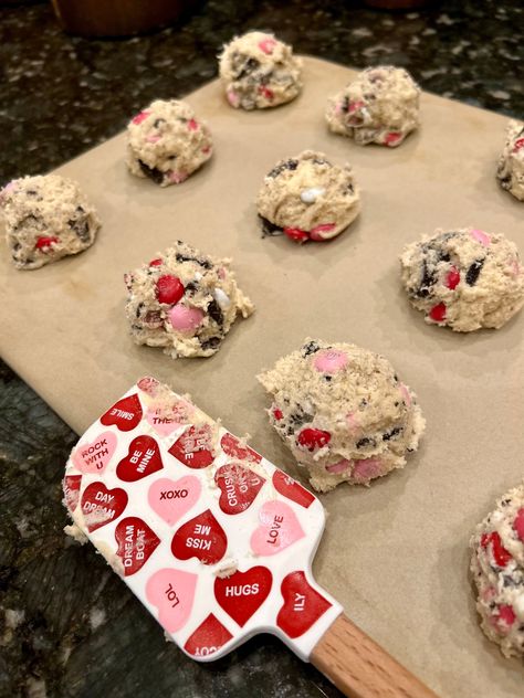 Ingredients: 1/2 cup butter, softened 1/2 cup brown sugar 1/4 cup sugar 1 egg 2 teaspoons vanilla 1 1/3 cup flour 1/2 teaspoon baking soda 1/2 teaspoon salt 2/3 cup Valentine M&M’s 7 Oreos roughly chopped (regular, not double stuffed) Directions Preheat the oven to 350 degrees.  Line a baking sheet with parchment p Pizza Twists, M M Cookies, Bar Cookies, Cookie Scoop, Latest Recipe, Oreo Cookies, Pampered Chef, 1 Egg, Home Recipes