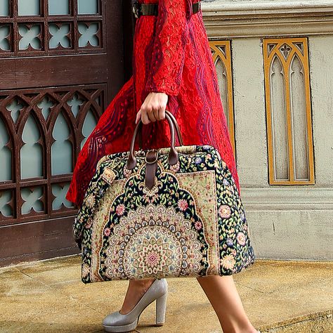 Cute Travel Bags, Carpet Bags, Victorian Carpet, Trip Bag, Supermodel Style, Painted Handbag, Traditional Carpet, Accessorize Bags, Weekend Travel