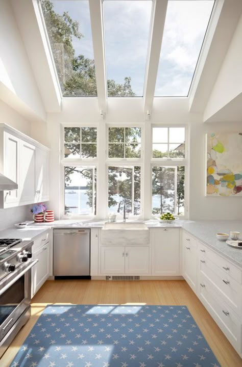 Skylight above the Kitchen, letting in lots of natural light. Skylight Design, Skylight Kitchen, Natural Home Decor, Design Case, Beautiful Kitchens, Decor Rustic, Contemporary Kitchen, Home Fashion, 인테리어 디자인