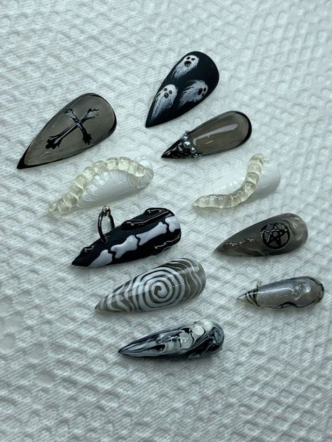 Alt Stilettos Nails, Long Alt Nails, Silent Hill Nails, Nails Inspiration Grunge, Radiohead Nails, Alternative Nail Ideas, Punk Nail Designs, Deftones Nails, Punk Nails Grunge