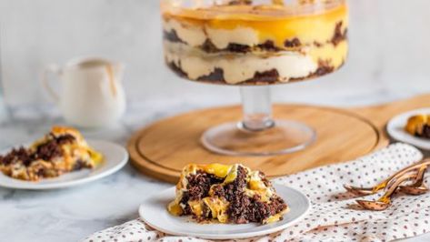 Caramel Brownie Cheesecake Trifle Cheesecake Trifle, Brownie Cheesecake, Trifle Dish, Marshmallow Cream, Caramel Brownies, Trifle Recipe, Caramel Topping, Pumpkin Caramel, Bread Mix