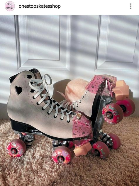 Y2k Roller Skates, Retro Roller Skates, Skate 3, Skating Aesthetic, Roller Shoes, Quad Skates, Roller Skaters, Roller Derby, Kick Backs