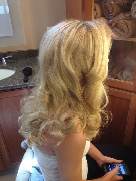 so pretty! Blond Hair Wedding Styles, Prom Hair Blonde, Hair For Formal Events, Hair For Formal, Hair Wedding Styles, Locks Hair, Hair Prom, Hair Stylies, Hair Wedding